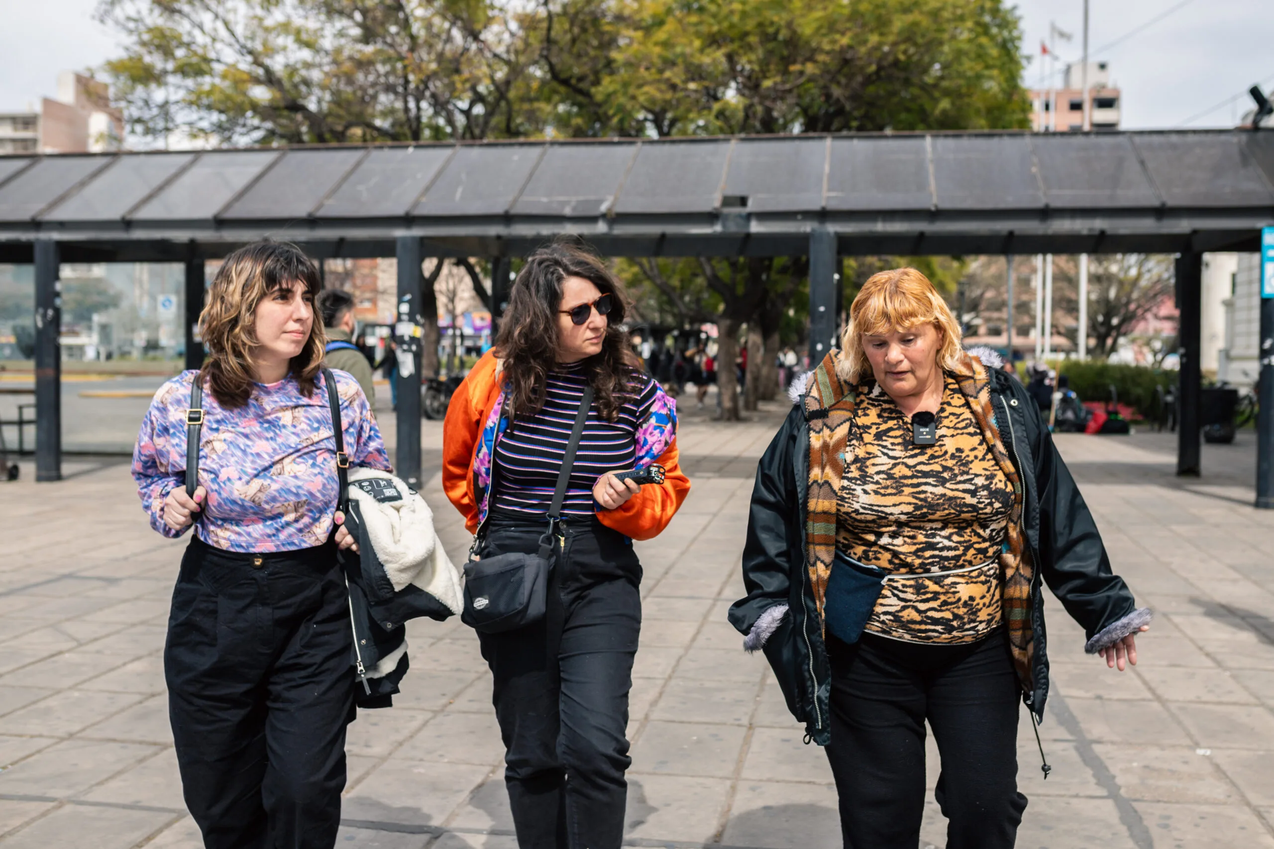 4. Claudia Lucero, la mejor amiga y compañera de esquina de Sandra, recorre con el equipo de Parque la zona donde la mataron y trabajaron durante años.
Foto: Ana Isla