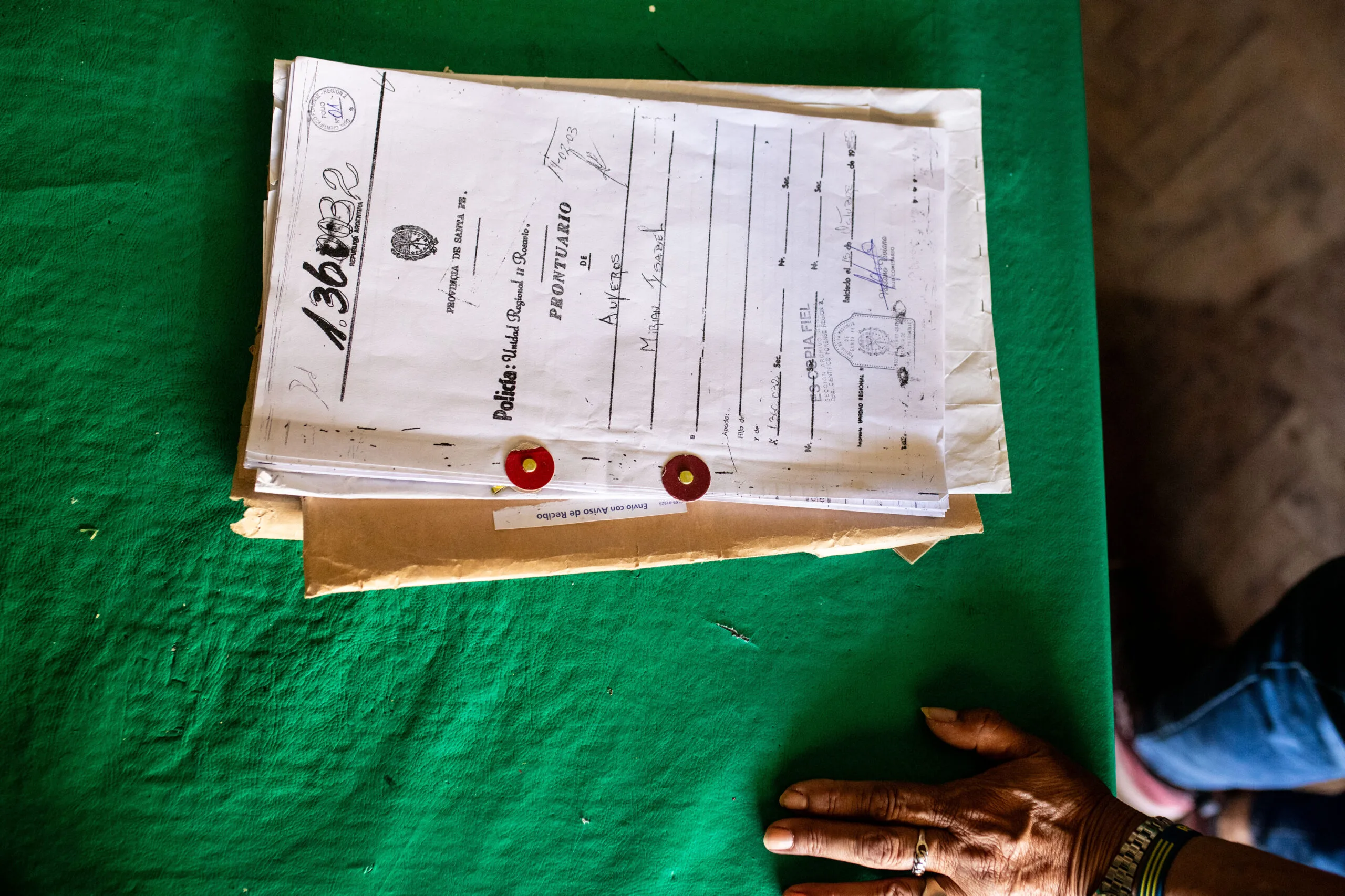 9. En Santa Fe, hasta 2010 las prostitutas podían ser detenidas en la calle mientras trabajaban. Sus prontuarios muestran las cientos de entradas y salidas a las comisarías.
Foto: Ana Isla